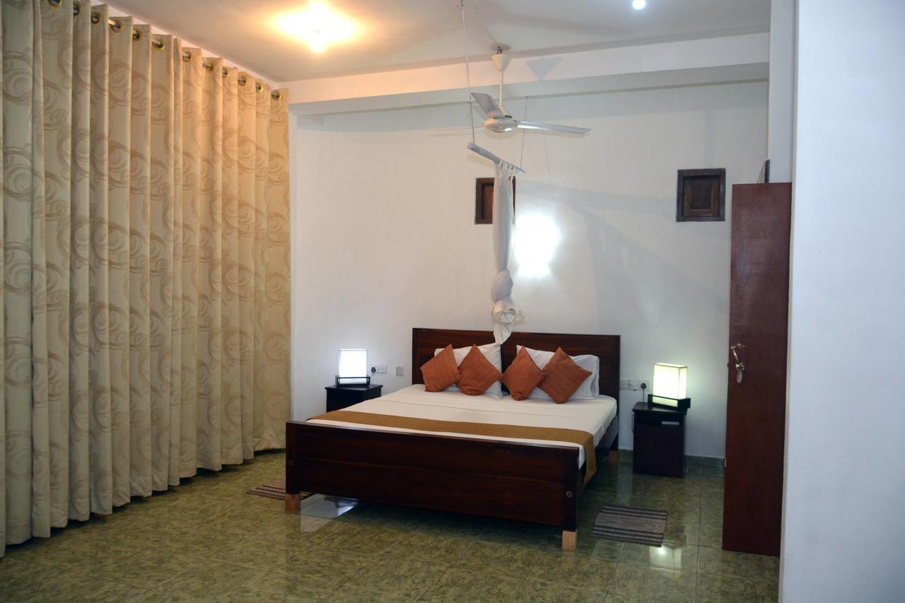 Rainbow Beach Hotel Negombo Eksteriør billede