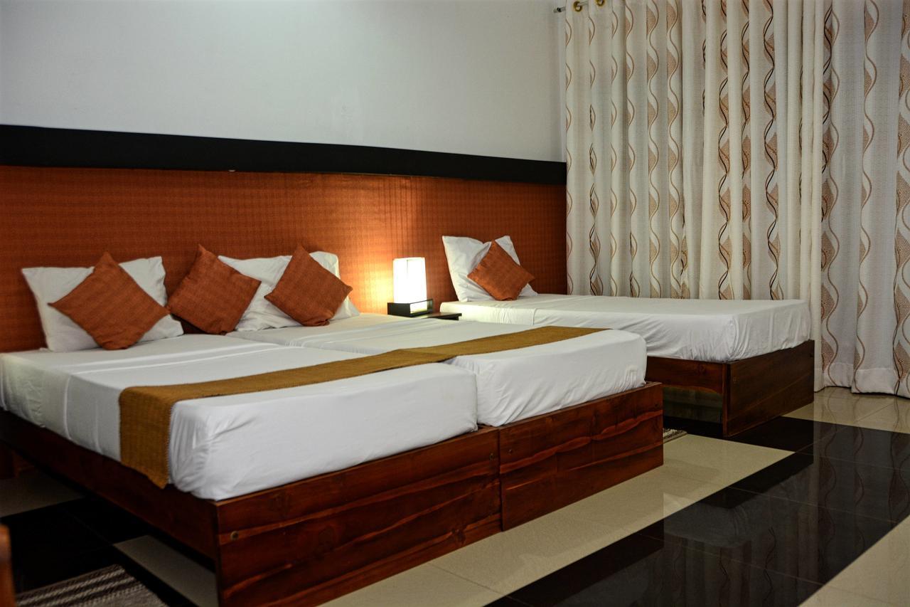 Rainbow Beach Hotel Negombo Eksteriør billede