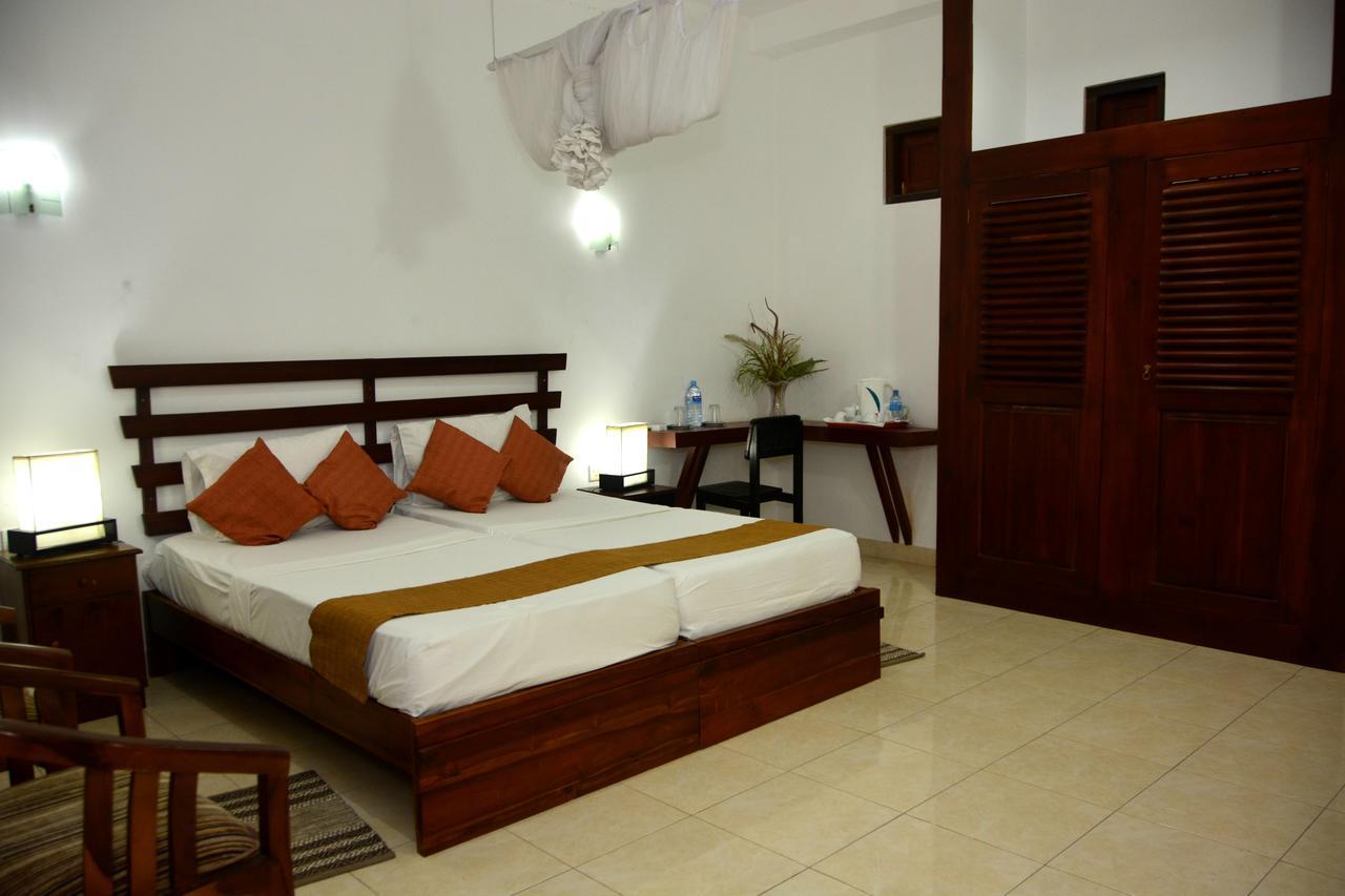 Rainbow Beach Hotel Negombo Eksteriør billede
